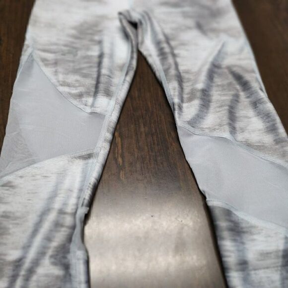 Under Armour Light Blue Compression Leggings Size Women's Small - Picture 2 of 3